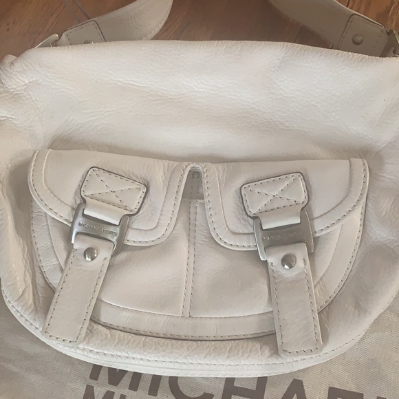 Michael Kors ivory pebbled leather, hobo with front pockets .  mint condition - Picture 2 of 13